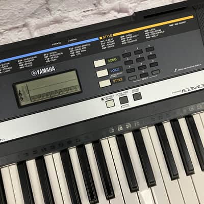 Yamaha PSR-E243 61-Key Electronic Keyboard image 4