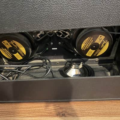 Fender '65 Twin Reverb Reissue 85-Watt 2x12" Guitar Combo 1991 - Present - Black image 4