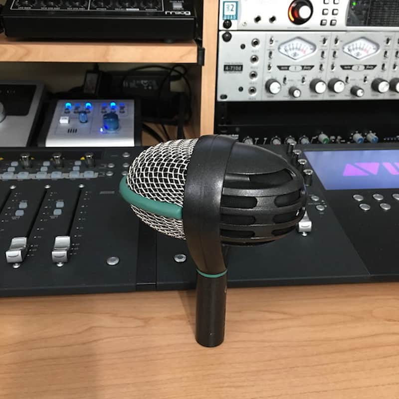AKG D112 Large Diaphragm Dynamic Bass Drum Microphone | Reverb
