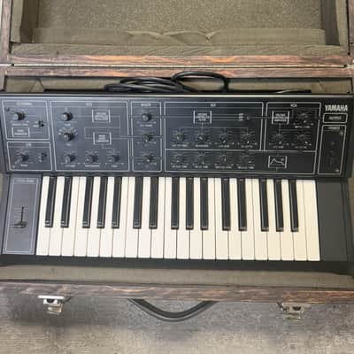 Vintage Yamaha CS-5 Analog Synthesizer – Made in Japan – Hard Case Included image 1