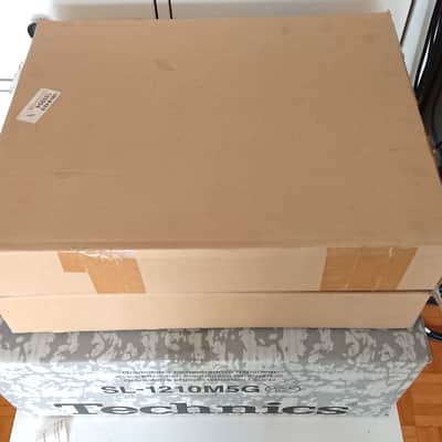 Technics SL-1210M5G (new in the box + 2 original dust covers) - Black image 14