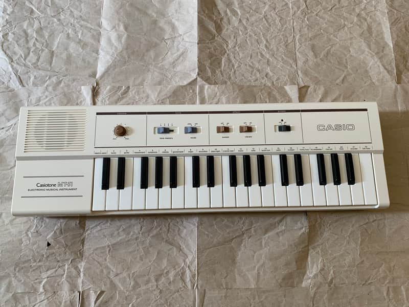 Casio MT-31 Casiotone MT31 37-Key Semi Analog Keyboard MIJ 1980's White RARE MINT in orignal box with Users Manual booklet image 1