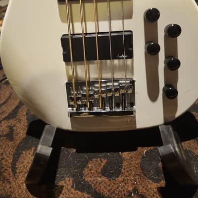Jackson neckthru X Series CBXNT V 5-String Concert Bass with Rosewood Fretboard 2016 - 2018 - Snow White image 5