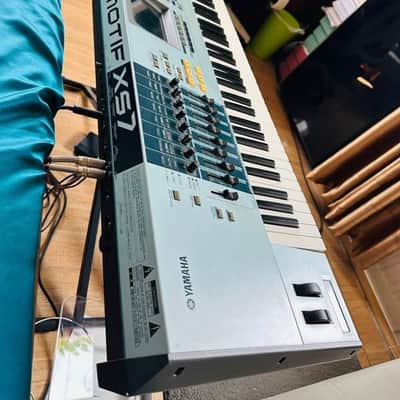 Yamaha Motif XS 7 Production Synthesizer 2000s - Gray image 2
