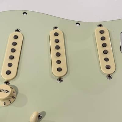 Fender Custom Shop 69 Stratocaster Loaded Pickguard Mint Green image 2