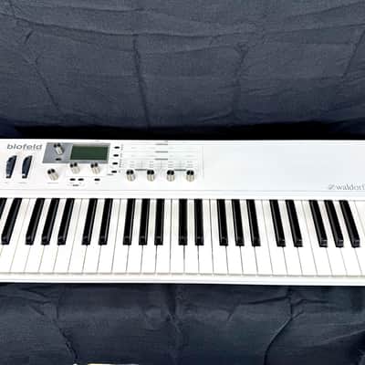 Waldorf Blofeld 49-Key Synthesizer (Classic White) – Mint w/ Box, Manual, PSU, Gator GKB-49 Bag & Pre-Installed Banks