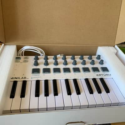 Arturia MiniLab MkII 25-Key MIDI Controller 2017 - Present - White image 7