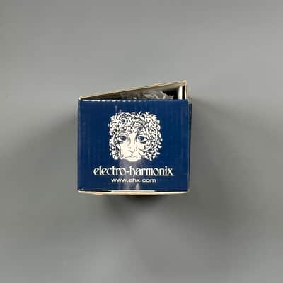 Electro-Harmonix Satisfaction Fuzz 2014 - Present - Blue / Red image 14