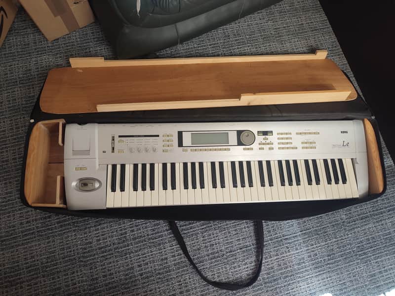 Korg Triton LE 61-Key 62-Voice Polyphonic Workstation (2000 - 2002