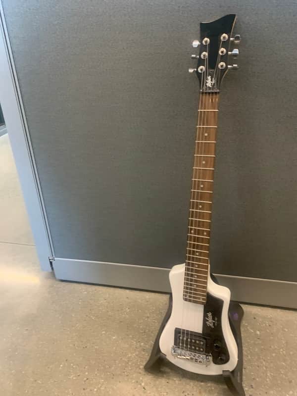 Hofner Shorty Guitar White Limited Travel Electric Guitar w/ Gigbag image 1