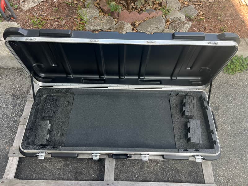 SKB 61 keys ATA keyboard case with wheels image 1