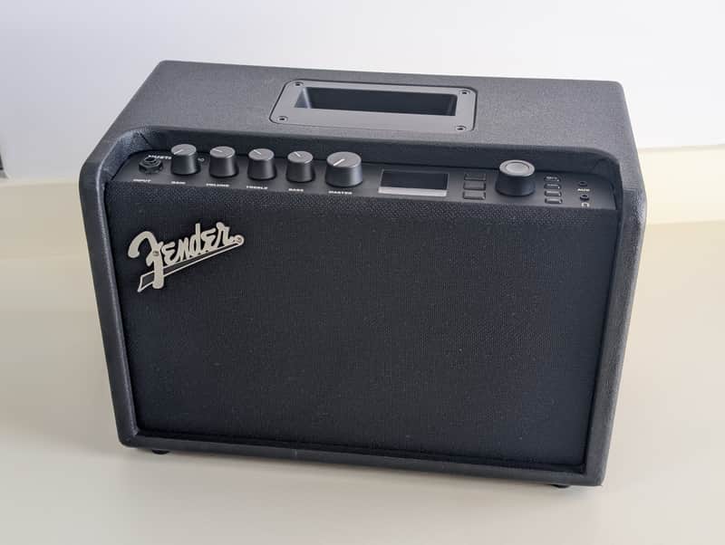 Mustang GT 40 ギターコンボアンプ　フェンダー Fender Mustang GT 40 40W 2x6.5 Guitar Combo Amplifier Black