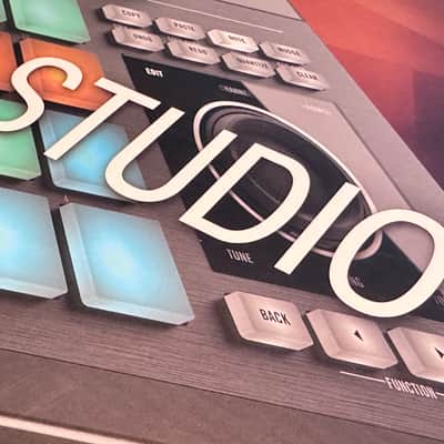 Native Instruments Maschine Studio 2010s - Black image 2
