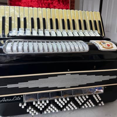 NOBLE AeroLite 4 Reed Accordion LMMH image 3