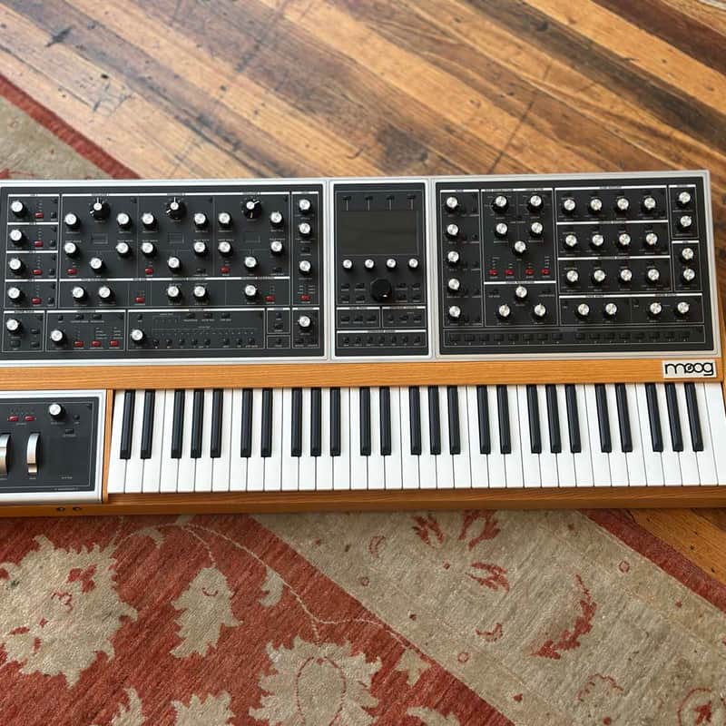 Moog ONE 16 Voice Black & Wood