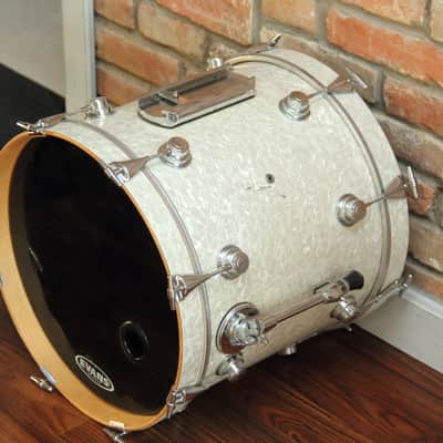 RARE DW Collector's - vintage marine pearl "18 bass drum image 3