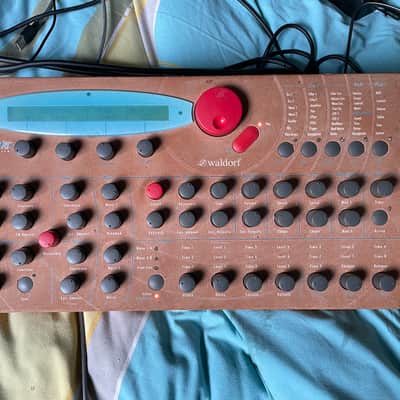 Waldorf Microwave XT Rackmount Wavetable Synthesizer 1998 - Orange