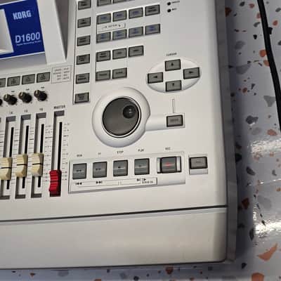 Korg D1600 16-track digital recording studio with built-in mixer image 9