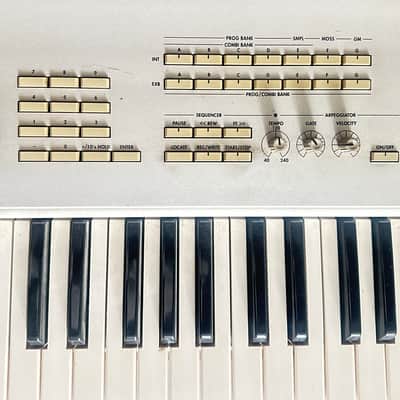 Korg Triton Studio 2003 - Silver image 2