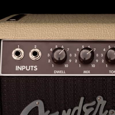 Pre Owned 2013 Fender 20th Anniversary Edition Vibro-King Blonde Guitar Amp Combo image 5