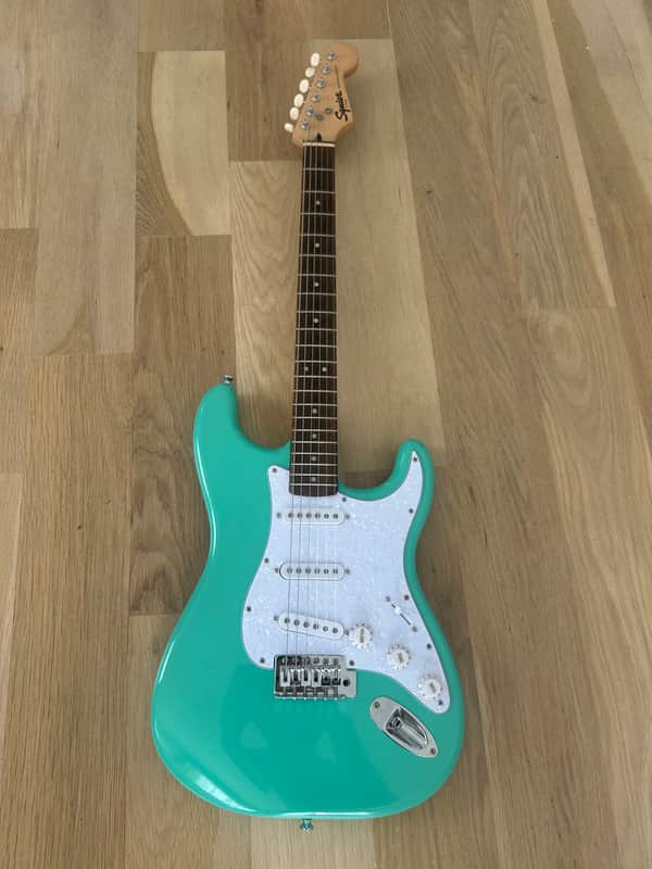 Squier by fender Bullet Strat ストラトキャスター Squier Bullet Stratocaster with Tremolo | Reverb