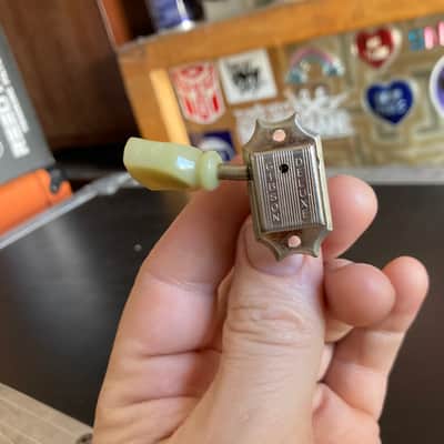Gibson Deluxe Keystone Vintage Kluson Style MIJ Tuners - Chrome image 3
