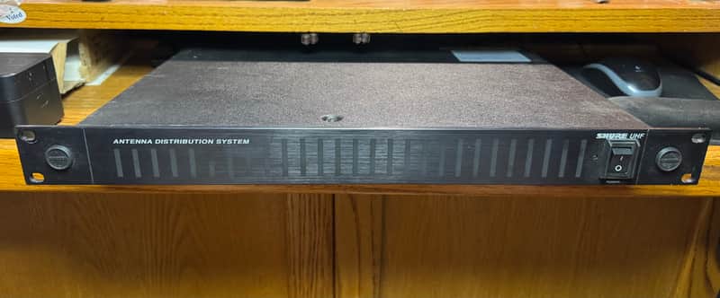 Shure UA845-US 5-Way Wideband UHF Antenna Splitter/Power Distribution System (500 - 900 MHz) image 1