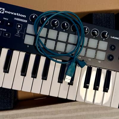 Novation Launchkey Mini MKII MIDI Keyboard Controller 2015 - 2019 - Black imagen 3