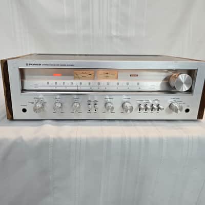 Pioneer SX-650 35-Watt Stereo Solid-State Receiver 1976 - 1978 - Silver image 1