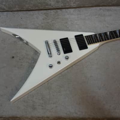 NEW! USA Jackson Custom Shop King V guitar in ivory 