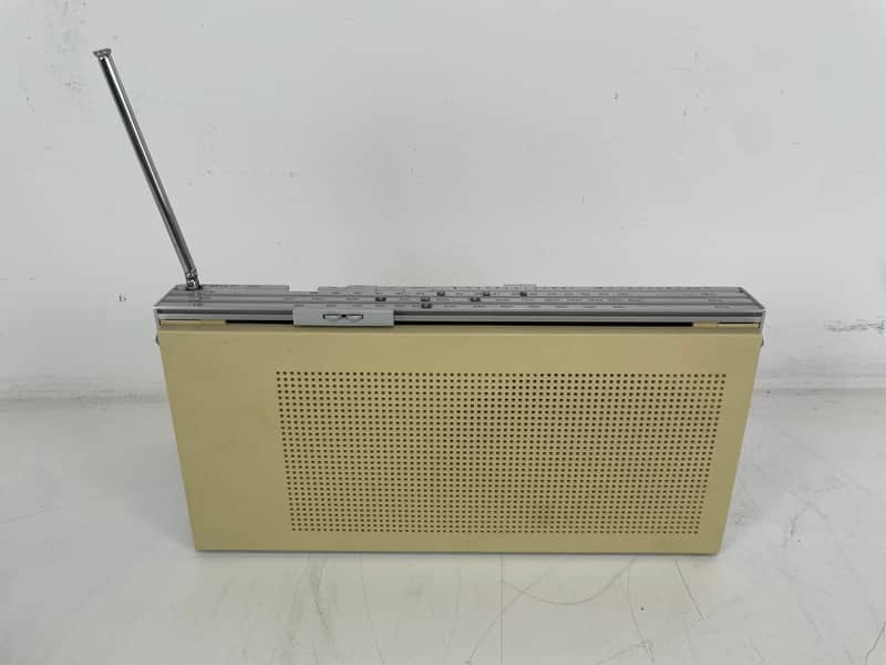 Bang & Olufsen - Beolit 700 - Portable Radio image 1