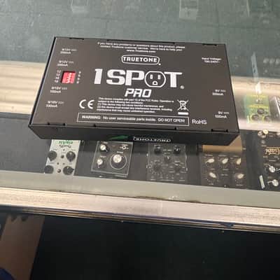 Truetone 1 SPOT PRO CS6 6-output low-profile isolated guitar pedal power supply image 7