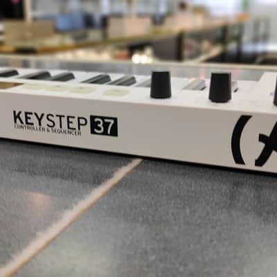 Arturia KeyStep 37 MIDI Controller / Keyboard 2021 - 2025 - White image 5