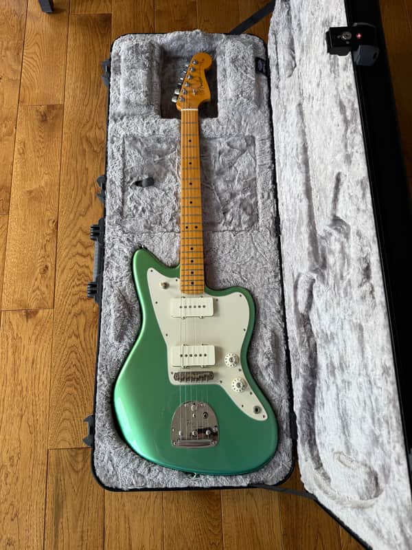 Fender American Professional Jazzmaster with Maple Fretboard 2017 - 2019 - Mystic Seafoam