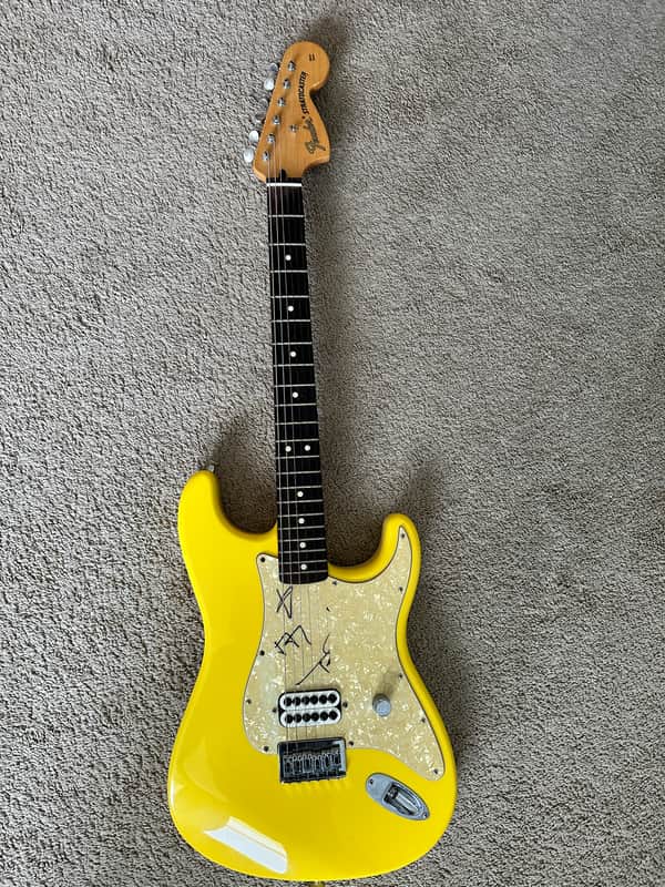Original 2002 Fender Tom Delonge Limited Edition Stratocaster Strat Graffiti Yellow image 1