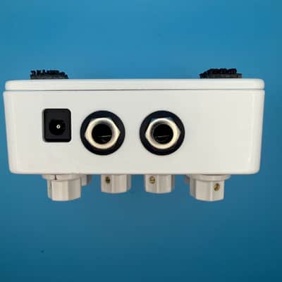 🦇 Keeley Caverns Reverb / Delay V2 2017 - Present - White image 5