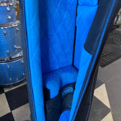 Reunion Continental Bass Guitar case image 4