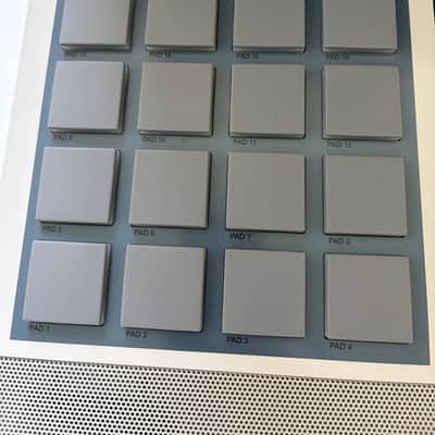 Akai MPC Live II Standalone Sampler / Sequencer Retro Edition 2020 - Present - Grey image 13