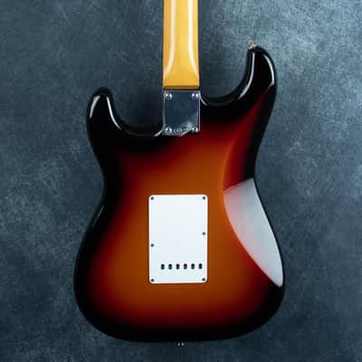 Fender Vintera III Late 60 Strat Rosewood 3 Tone Sunburst MX25164738 image 4
