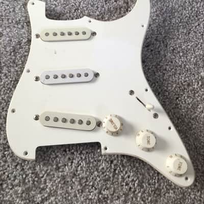 Squier Affinity pre-wired pickguard White image 1