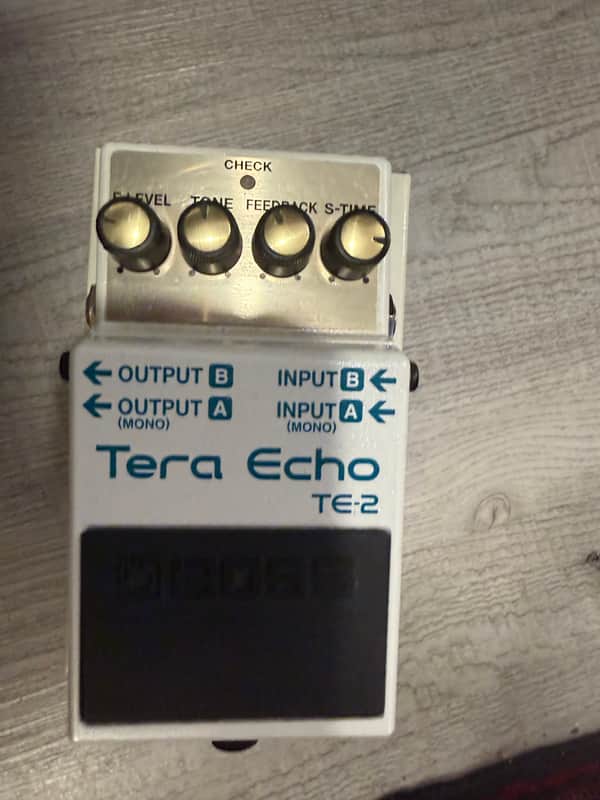 Boss Tera Echo TE-2