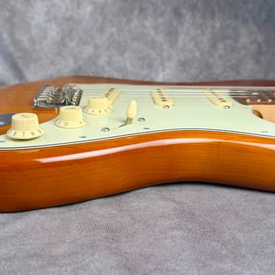 Fender American Performer Stratocaster with Rosewood Fretboard 2021 - Honeyburst image 8