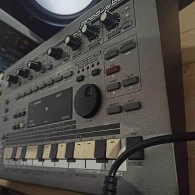 Roland MC-303 Groovebox 1990 - 1998 - Silver image 4