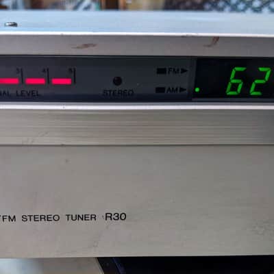 Vintage AIWA R30 AM/FM Stereo Tuner - 1980 Silver Face image 12