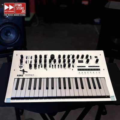 Korg Minilogue 4-Voice Polyphonic Analog Synthesizer 2016 - Present - Silver image 1