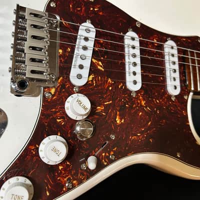 White Stratocaster With Dark Roasted Maple Neck - Seymour Duncan Pickups, Phase Reverse and Blender Mod image 7