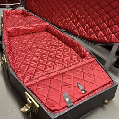 Warwick Casket Case Red Interior (Used) image 5