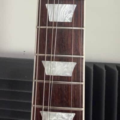 Gibson Les Paul Studio with Fretboard Binding 2019 - Dark Cherry Burst image 3