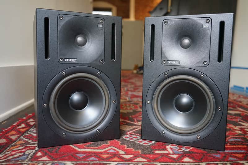 Genelic 1030A Bi-Amplified Monitoring System 2005 - Black image 1