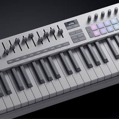 Novation Launchkey 61 MK4 WHITE image 7